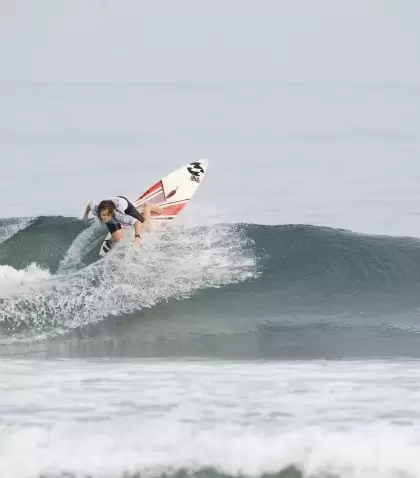 Olas m�s limpias y menos gente en M�ncora, ideal para surfear en mayo.