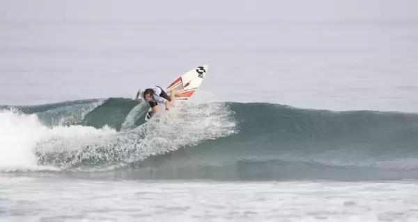 Olas m�s limpias y menos gente en M�ncora, ideal para surfear en mayo.