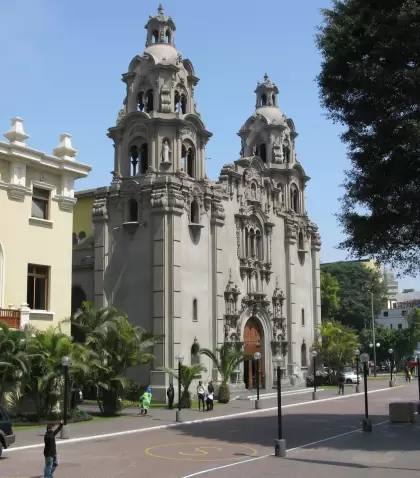Miraflores tambi�n tiene opciones locales: comer bien sin pagar precios inflados es posible.