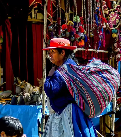 Colores, textiles y vida local: el mercado de Pisac cambia seg�n el d�a.