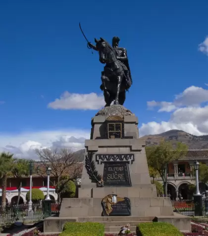 Plaza central: historia, arquitectura y ritmo calmo en el coraz�n de Ayacucho.