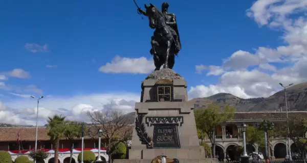 Plaza central: historia, arquitectura y ritmo calmo en el coraz�n de Ayacucho.