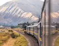 El tren hacia Aguas Calientes, parte inevitable del viaje a Machu Picchu.