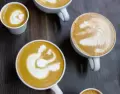 Una taza de caf� peruano de selva, parte esencial de la identidad cafetera del pa�s.
