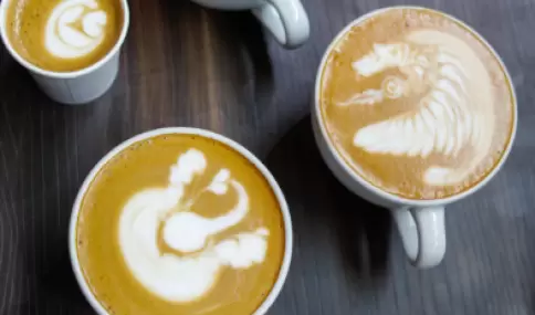 Una taza de caf� peruano de selva, parte esencial de la identidad cafetera del pa�s.