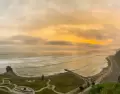Miraflores al atardecer, uno de los barrios que mejor resume Lima.