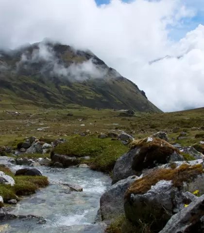 El valle del Salkantay luce especialmente verde tras las lluvias recientes de mayo.