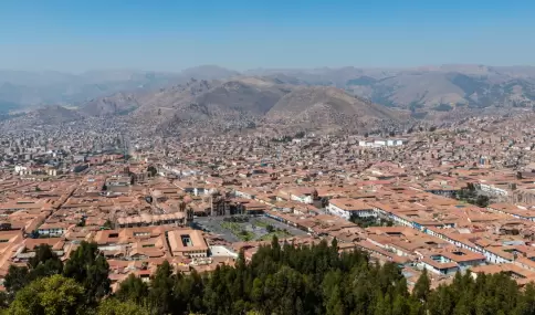Cusco despliega sus tejados hist�ricos y monta�as andinas antes de la temporada alta.