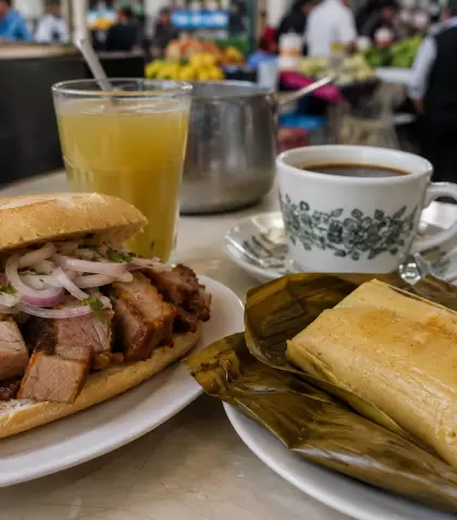 Cuando el cielo gris se instala sobre Lima, los desayunos tradicionales ganan protagonismo con sabores calientes, contundentes y muy locales.