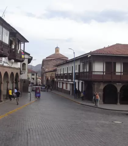 Entre iglesias coloniales, plazas hist�ricas y calles empedradas, Cusco ofrece una pausa ideal antes de la experiencia de Machu Picchu.