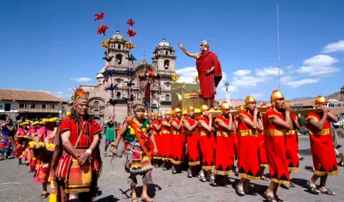 Multitud en el Centro Hist�rico de Cusco durante el Inti Raymi.