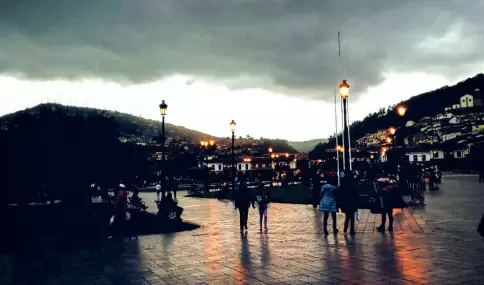 Atardecer en la Plaza de Armas de Cusco, Per�.