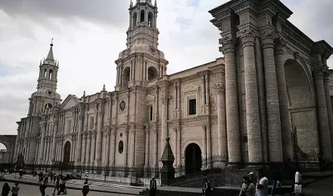 Entre arquitectura colonial, gastronom�a y paisajes andinos, Arequipa brilla durante el invierno.