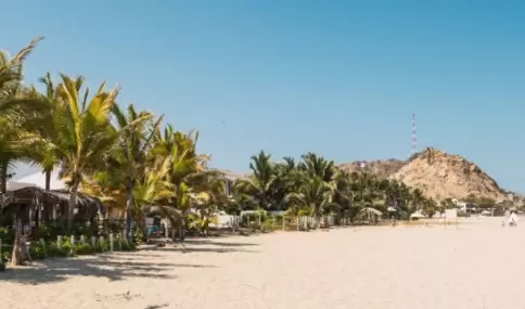 Playa del norte peruano en julio.