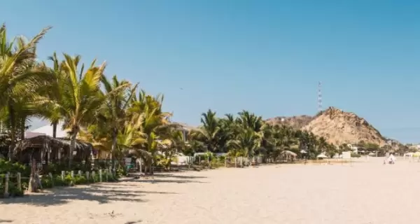 Playa del norte peruano en julio.