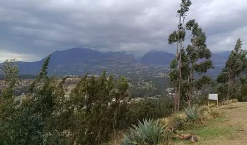Presupuesto para viajar a Huaraz en julio con tours, comida, hospedaje y transporte.
