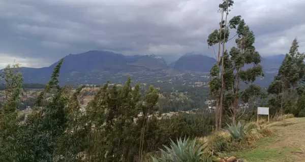 Presupuesto para viajar a Huaraz en julio con tours, comida, hospedaje y transporte.