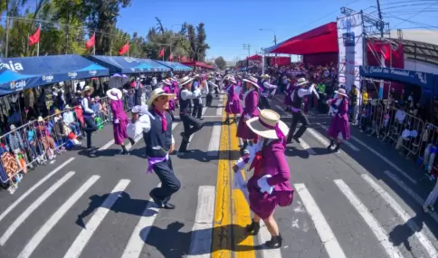 P�blico durante el Corso de la Amistad en Arequipa, Per�.